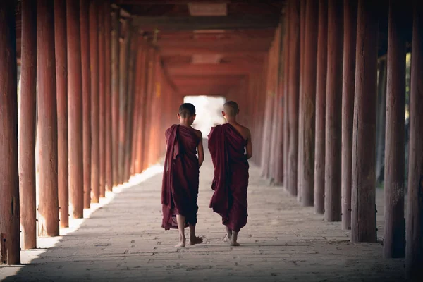 Novices walking at old temple — Stock Photo, Image