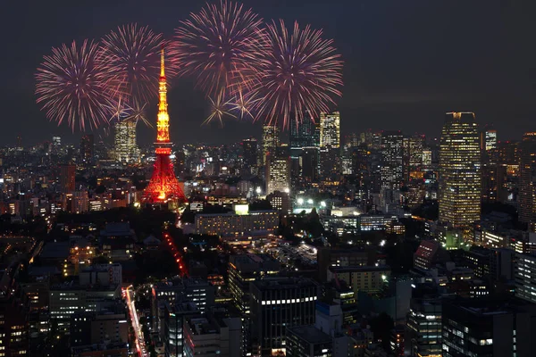 Tokyo Tower med fyrverkerier — Stockfoto