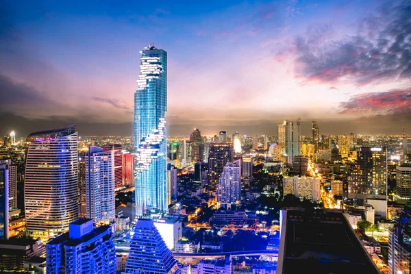 Mahanakhon-Turm und Wolkenkratzer — Stockfoto