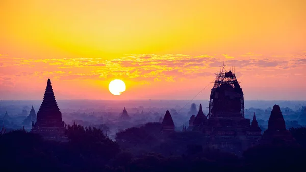 Bagan w mgliste rano — Zdjęcie stockowe