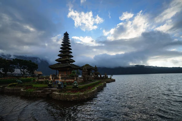 Tunjung Beji Ulun Danu Beratan Temple Bali Indonesien — Stockfoto