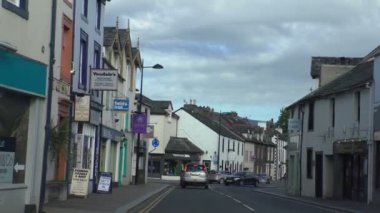 Keswick şehirde araba sürücü görünümü