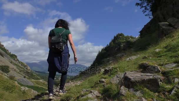 Woman hiking in Lake District — Stock Video