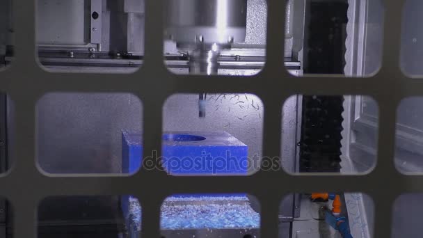 Automatiserade Cnc borrmaskin i processen — Stockvideo