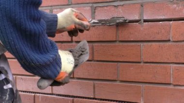 Adam repointing tuğla duvar