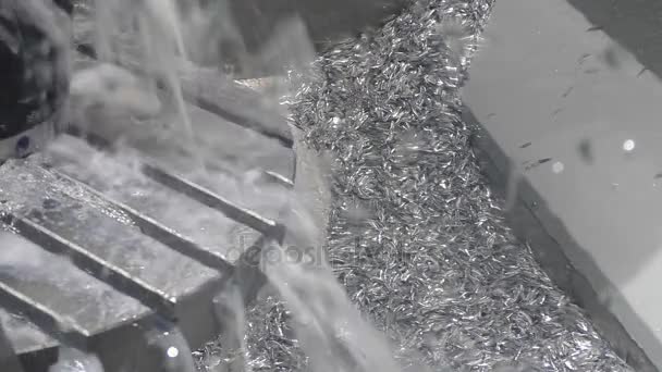 Metallschrott von CNC-Fräsmaschine — Stockvideo