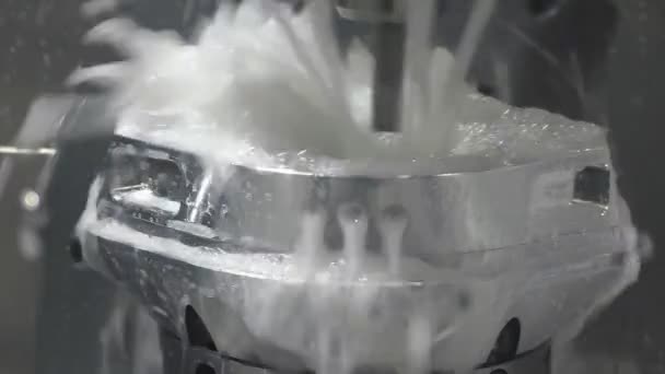 Máquina CNC fresado en húmedo detalle — Vídeos de Stock