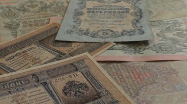 Eski Rus Çarlık banknotlar düşüyor