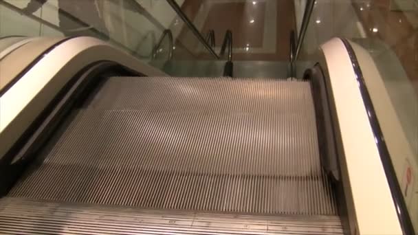 Rolltreppe hautnah — Stockvideo