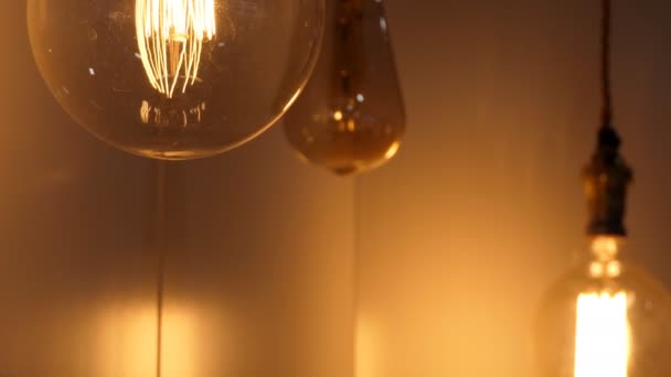Tre gamla stil-glödlampor — Stockvideo