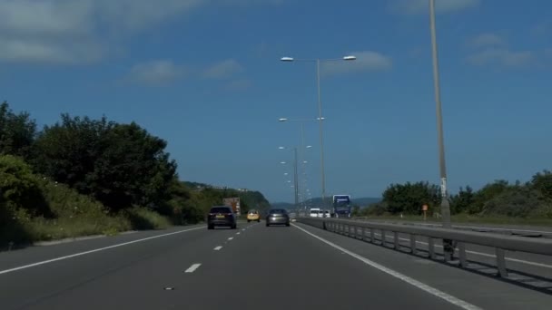 Condução A55 rodovia no norte do País de Gales — Vídeo de Stock