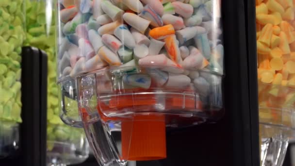 Colorful earplugs containers pan — Stock Video