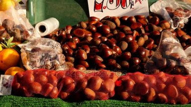 Taze kestane pazarı durak üzerinde