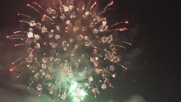 Feux d'artifice rouge orange et vert pas de personnes 