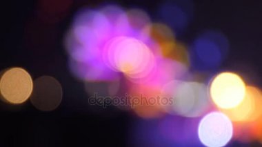 Siyah arka plan üzerine iplik bulanık lunapark ışıklar