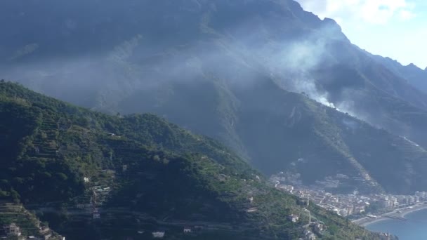Emelkedett Megtekintése Panoráma Gyönyörű Olasz Amalfi Coast Hegyvidéki Tengerparti Földközi — Stock videók