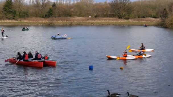 Manchester Ngiltere Birleşik Krallık Nisan 2018 Aileler Yetişkinler Çocuklar Tekneler — Stok video