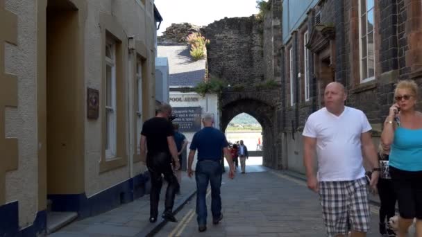Conwy Wales United Kingdom June 2017 People Walking Old Street — Stock Video