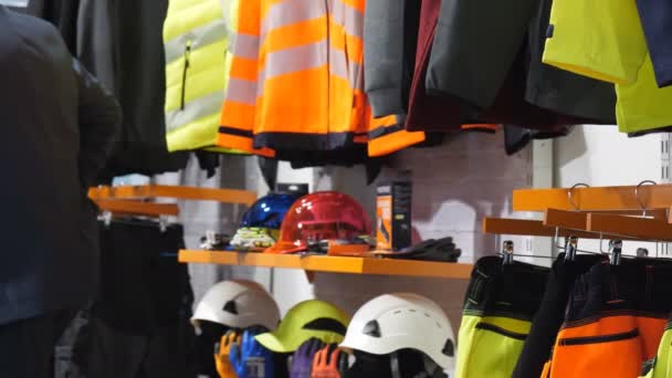 Trabalho Segurança Exibição Equipamentos Proteção Individual Loja Roupas Industriais — Vídeo de Stock