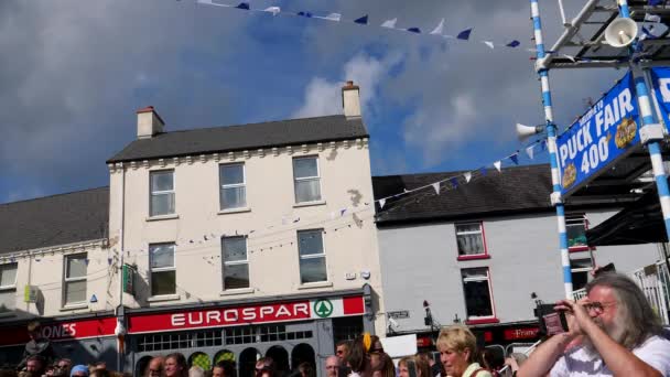 Killorglin County Kerry Irlanda Agosto 2019 Pessoas Locais Turistas Comemorando — Vídeo de Stock