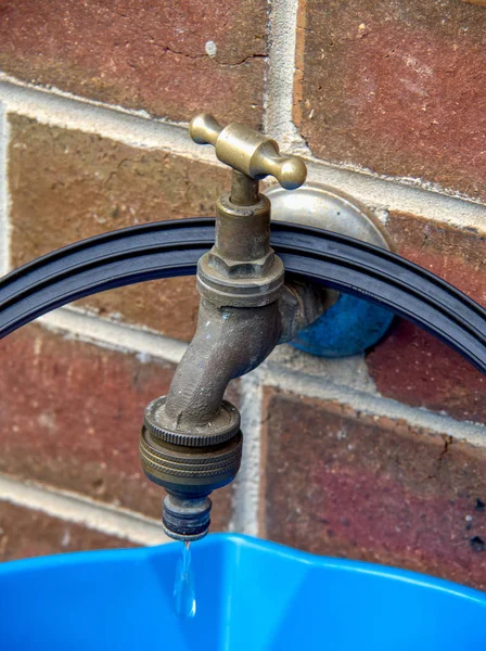 Kova ifade tasvir bir düşüş