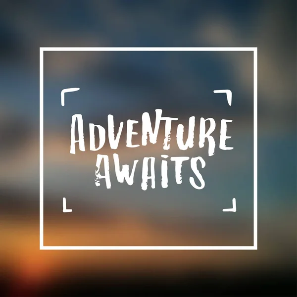 Caligrafía dibujada a mano. concepto póster escrito a mano. "adventure awaits" creative graphic template brush fuentes citas inspiradoras — Archivo Imágenes Vectoriales