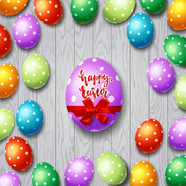 Fundo de ovos de Páscoa colorido. Caligrafia desenhada à mão "Páscoa feliz " —  Vetores de Stock