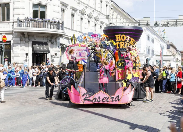 (Inggris) HELSINKI, FINLAND - JUNE 10, 2017: Helsinki Samba Carnaval celeb — Stok Foto