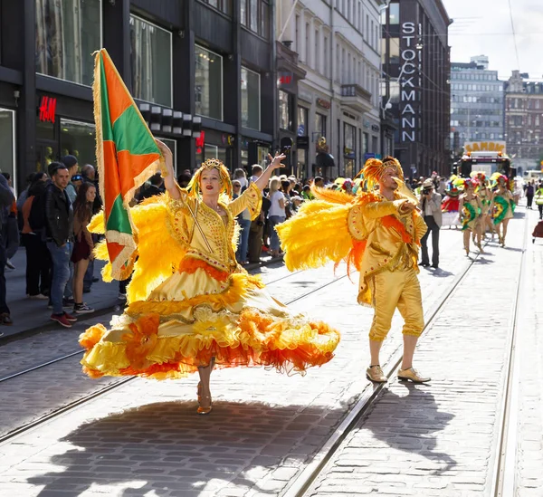 HELSINKI, FINLANDIA - 10 DE JUNIO DE 2017: Helsinki Samba Carnaval celeb — Foto de Stock