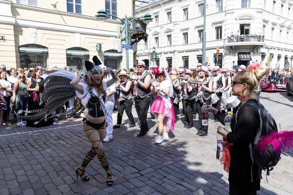 Helsinki, Finlandiya - 10 Haziran 2017: Helsinki Samba Carnaval celeb
