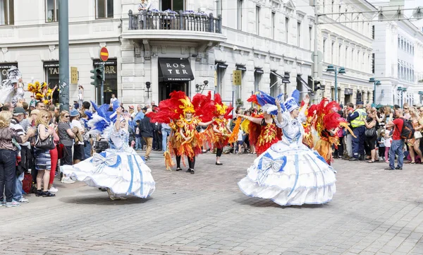 HELSINKI, FINLANDIA - 10 DE JUNIO DE 2017: Helsinki Samba Carnaval celeb — Foto de Stock