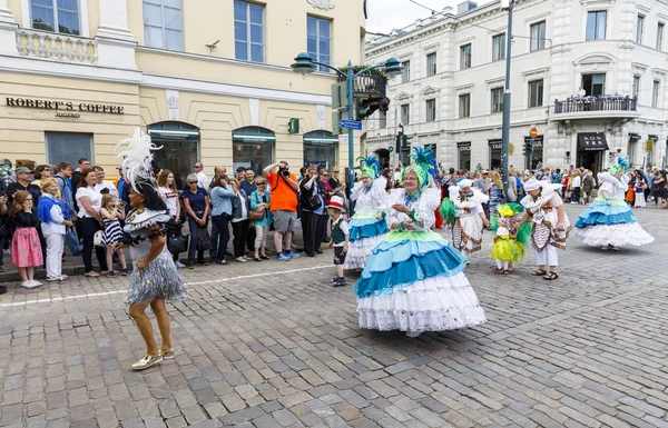 HELSINKI, FINLANDIA - 10 DE JUNIO DE 2017: Helsinki Samba Carnaval celeb — Foto de Stock