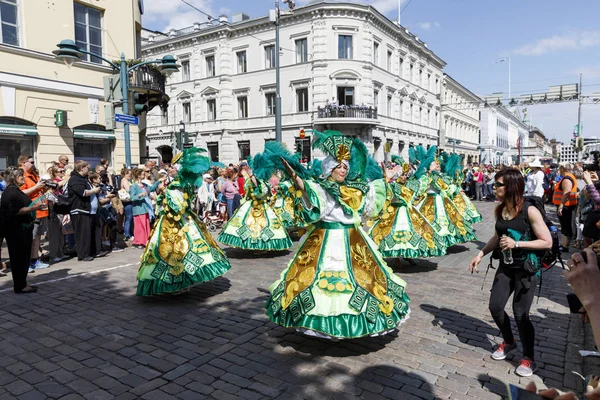 HELSINKI, FINLANDIA - 10 DE JUNIO DE 2017: Helsinki Samba Carnaval celeb — Foto de Stock