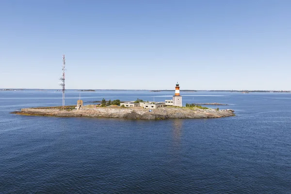 Bir adada işaret ve iletişim Kulesi