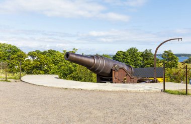 Helsinki Suomenlinna kale alanında savaş topu