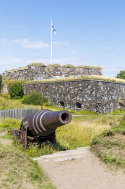 Helsinki Suomenlinna kale alanında savaş topu