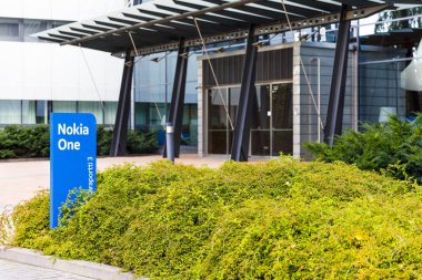 Nokia marka adı üzerinde 16 Eylül 2017 üzerinde mavi bir işaret