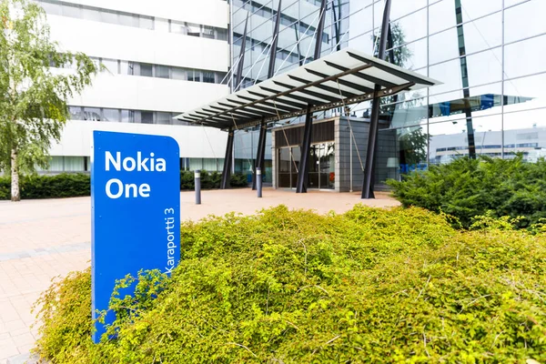 Nokia-merknaam op een blauw bord op 16 September 2017 — Stockfoto