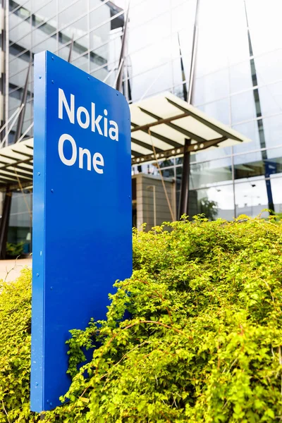 Nokia-merknaam op een blauw bord op 16 September 2017 — Stockfoto