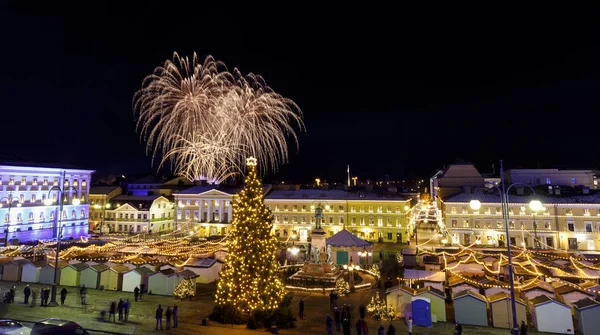 Helsinki, Finlandiya on Aralık 06 Fireworks'de Bağımsızlık günü, 