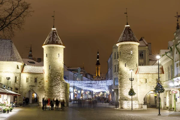 Башня на улице Виру в старом городе Таллинна — стоковое фото
