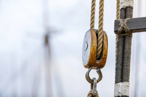 Lukking av stramme bånd og sekel på en yacht – stockfoto