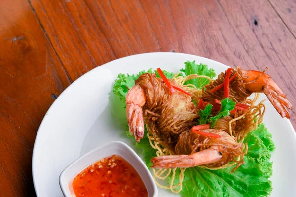 Goong Sarong Fideos Envueltos Camarones Con Fideos Crujientes Servir Verduras — Foto de Stock