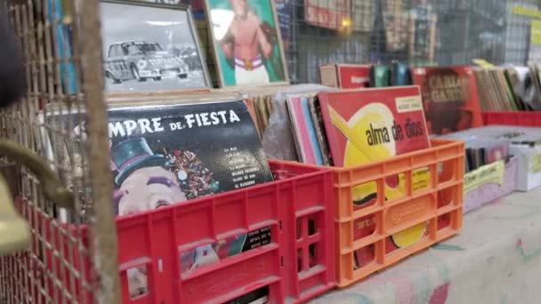 Boxes containing old vinyl records and cds on a flea store in San Telmo Fair — Stock Video