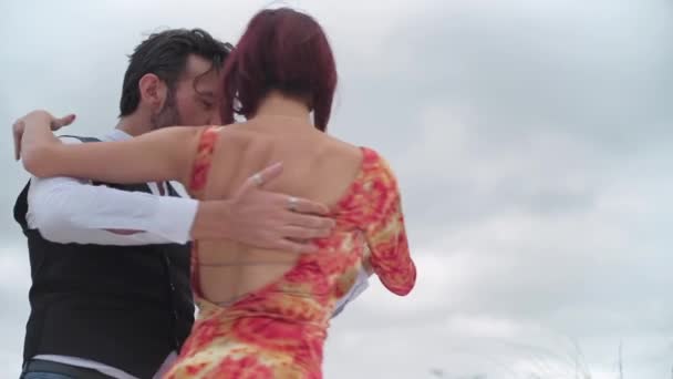 Slow motion shot of a couple of tango dancers dancing against a cloudy sky — 비디오