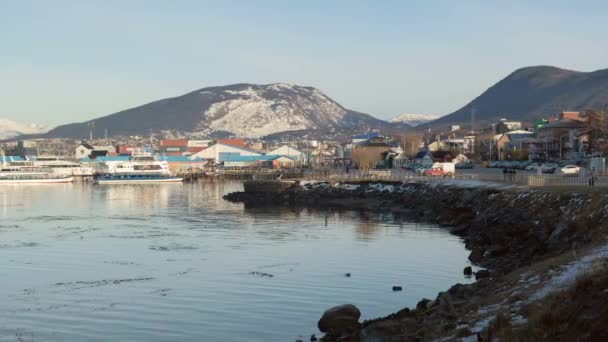 Belle matinée sur le port d'Ushuaia, la ville la plus méridionale du monde — Video