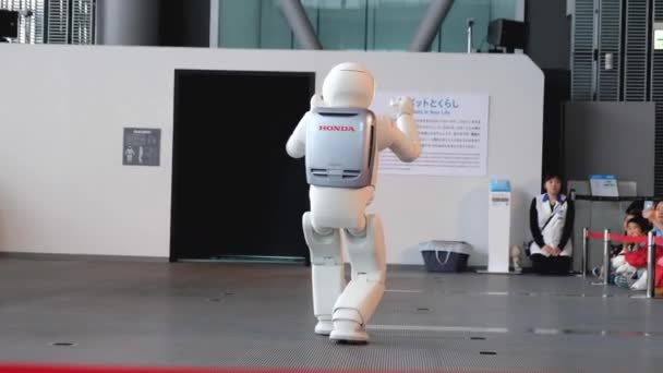 ASIMO, a humanoid robot made by Honda walking in Miraikan museum demonstration — ストック動画