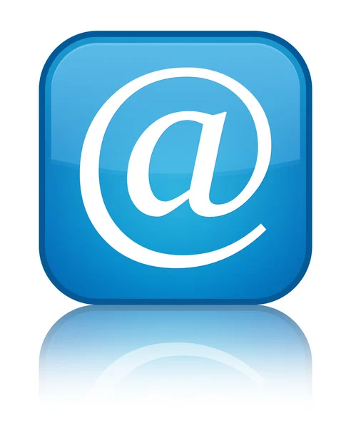 E-posta adresi kutsal kişilerin resmi parlak mavi mavi kare düğme — Stok fotoğraf