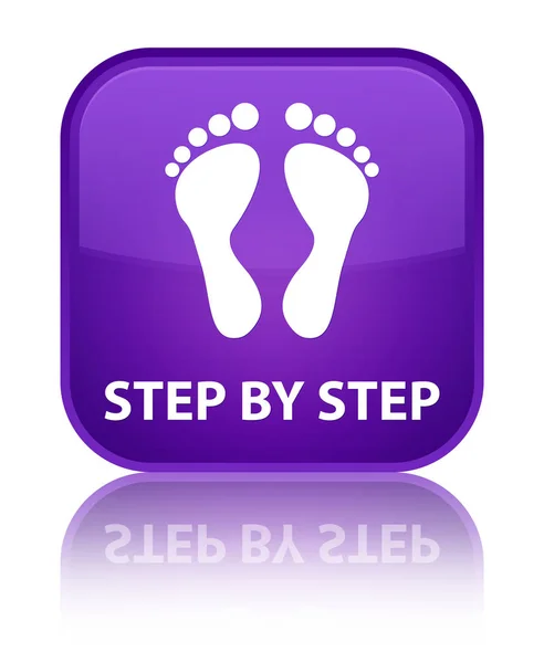 逐步 (脚印图标) 特殊的紫色方形按钮 — 图库照片