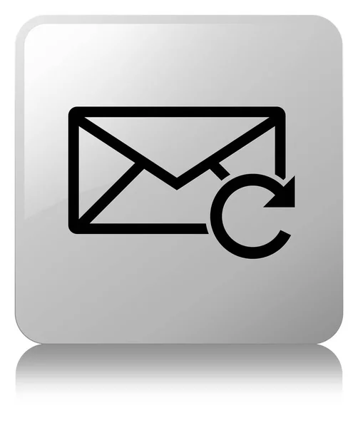 Новая кнопка белого квадрата значка электронной почты — стоковое фото